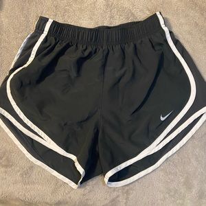 Black Nike tempos small
